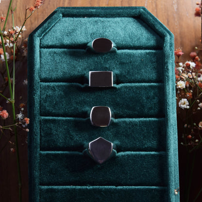 Rectangular signet ring in silver