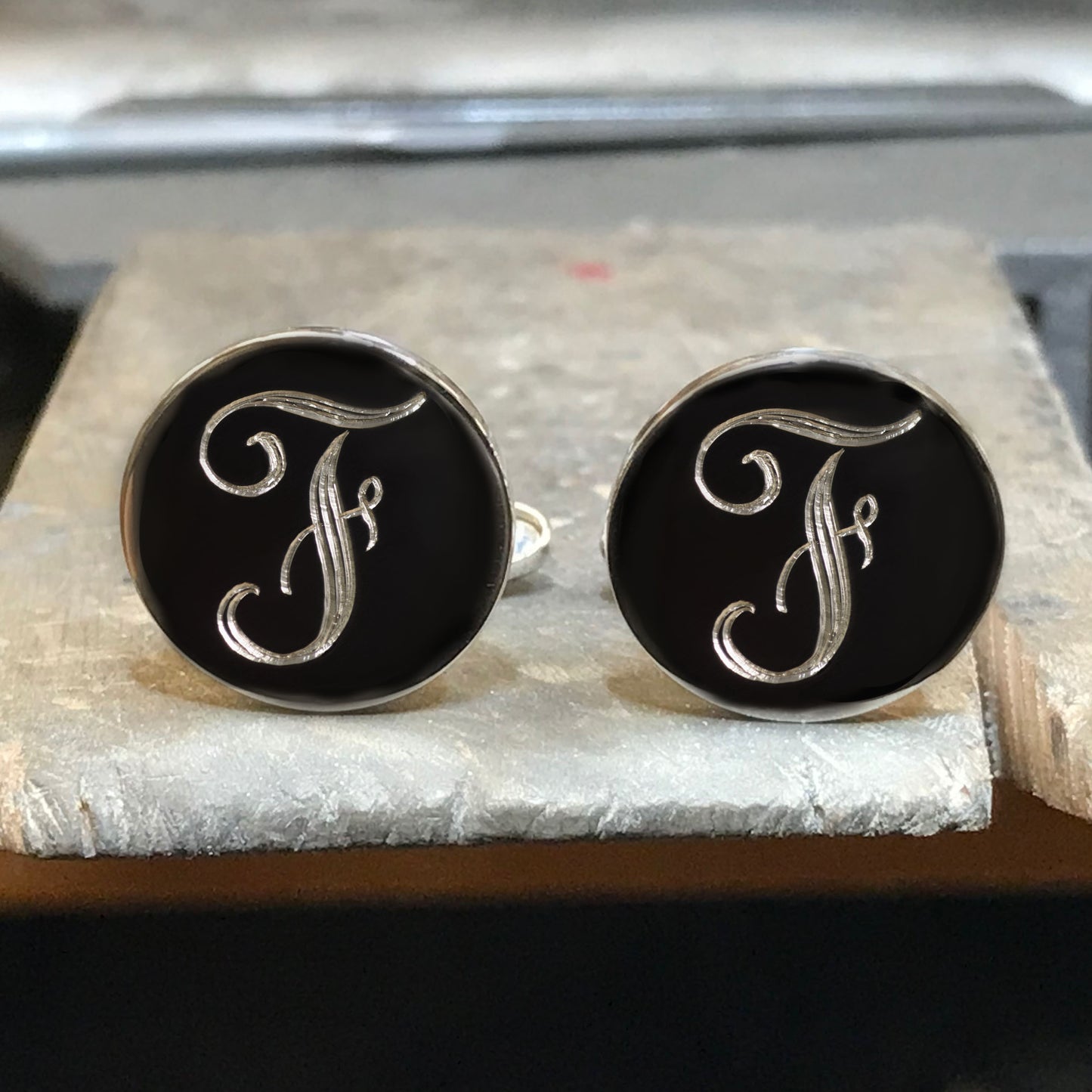 Round cufflinks